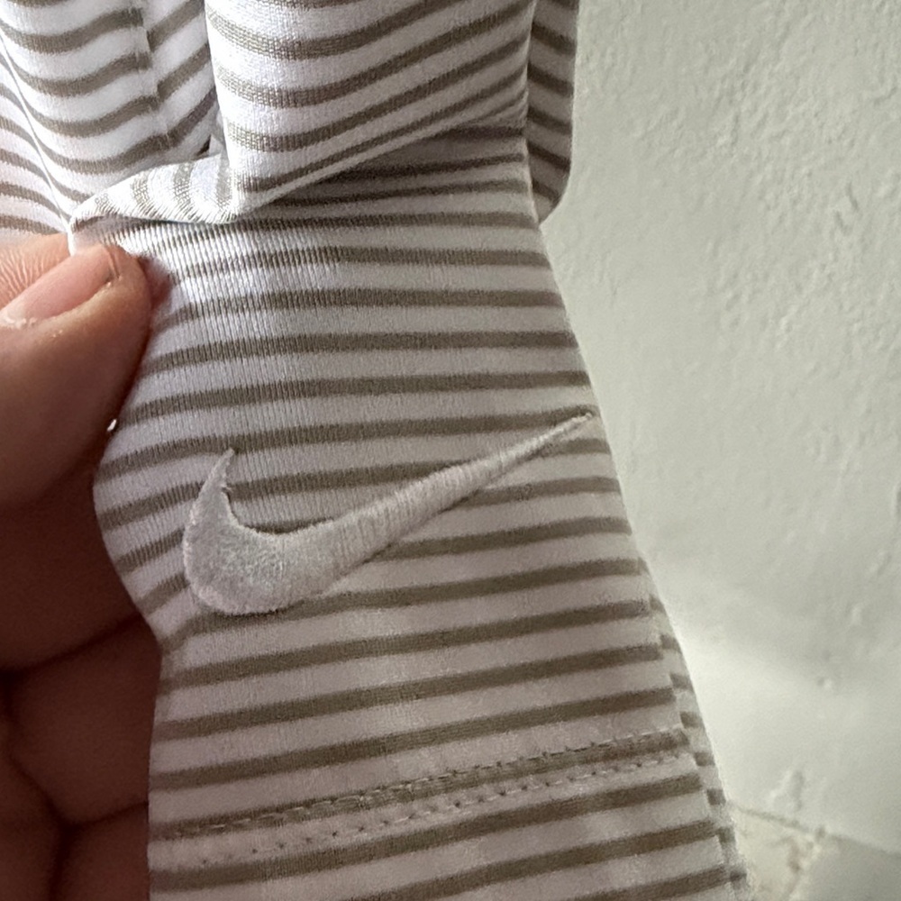 Nike Golf Dri-Fit Striped Polo Size Medium - Picture 3 of 4
